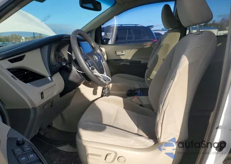 2015 Toyota Sienna Le z USA, uszkodzony, nr VIN 5TDKK3DC6FS626103